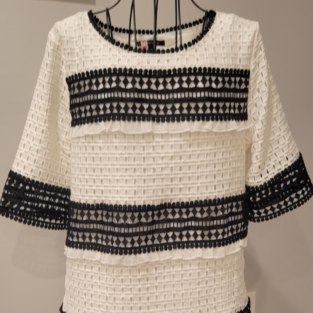 BANANA REPUBLIC EYELET TOP Size S